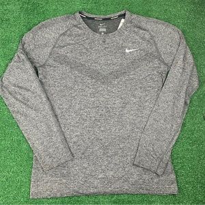 NIKE DRI-FIT KNIT LONG SLEEVE RUNNING
SHIRT - SIZE LARGE